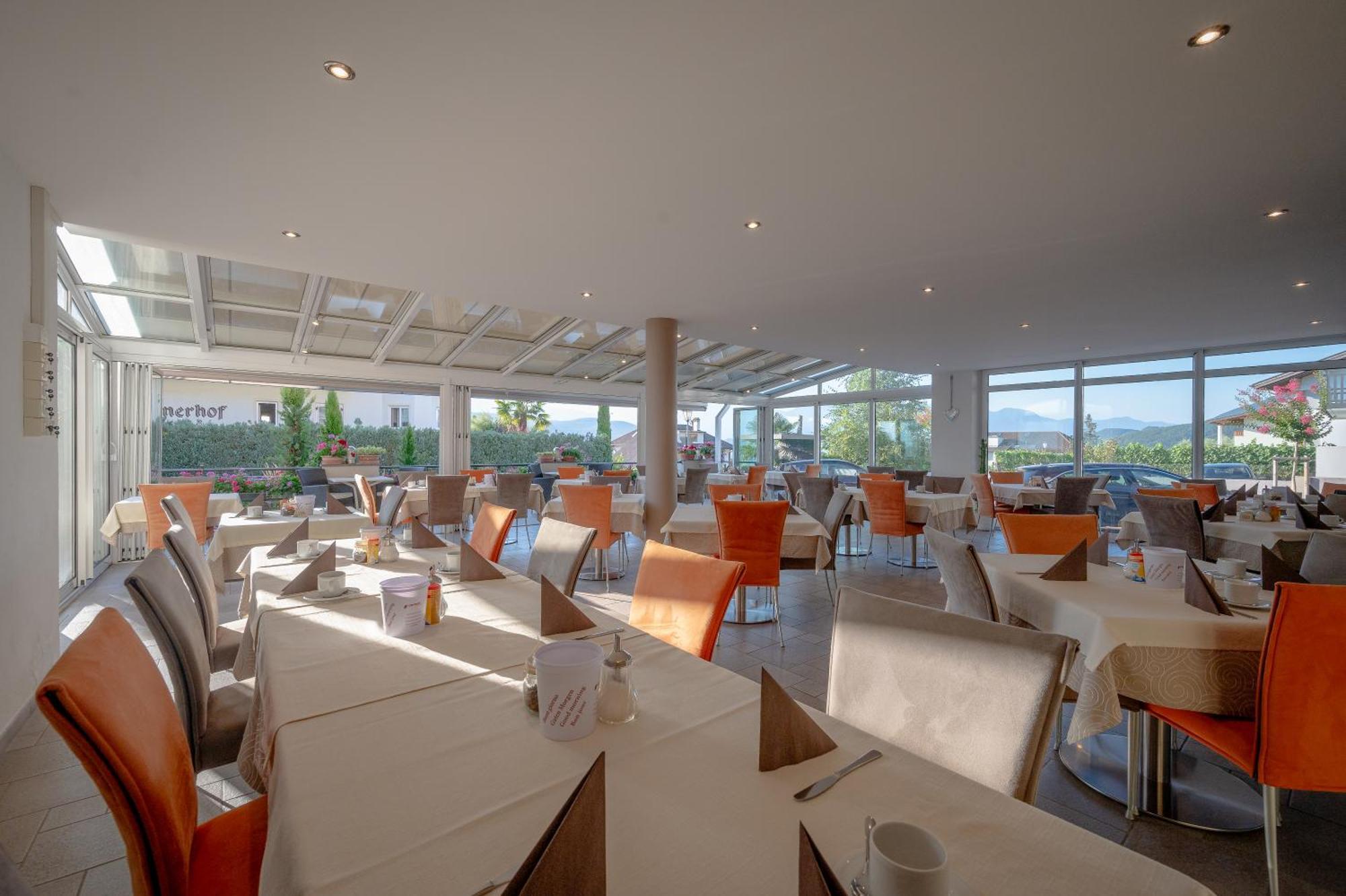 Garni Hotel Peterlinhof Caldaro Exterior photo