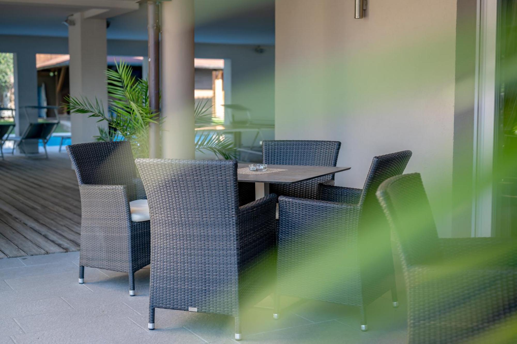Garni Hotel Peterlinhof Caldaro Exterior photo