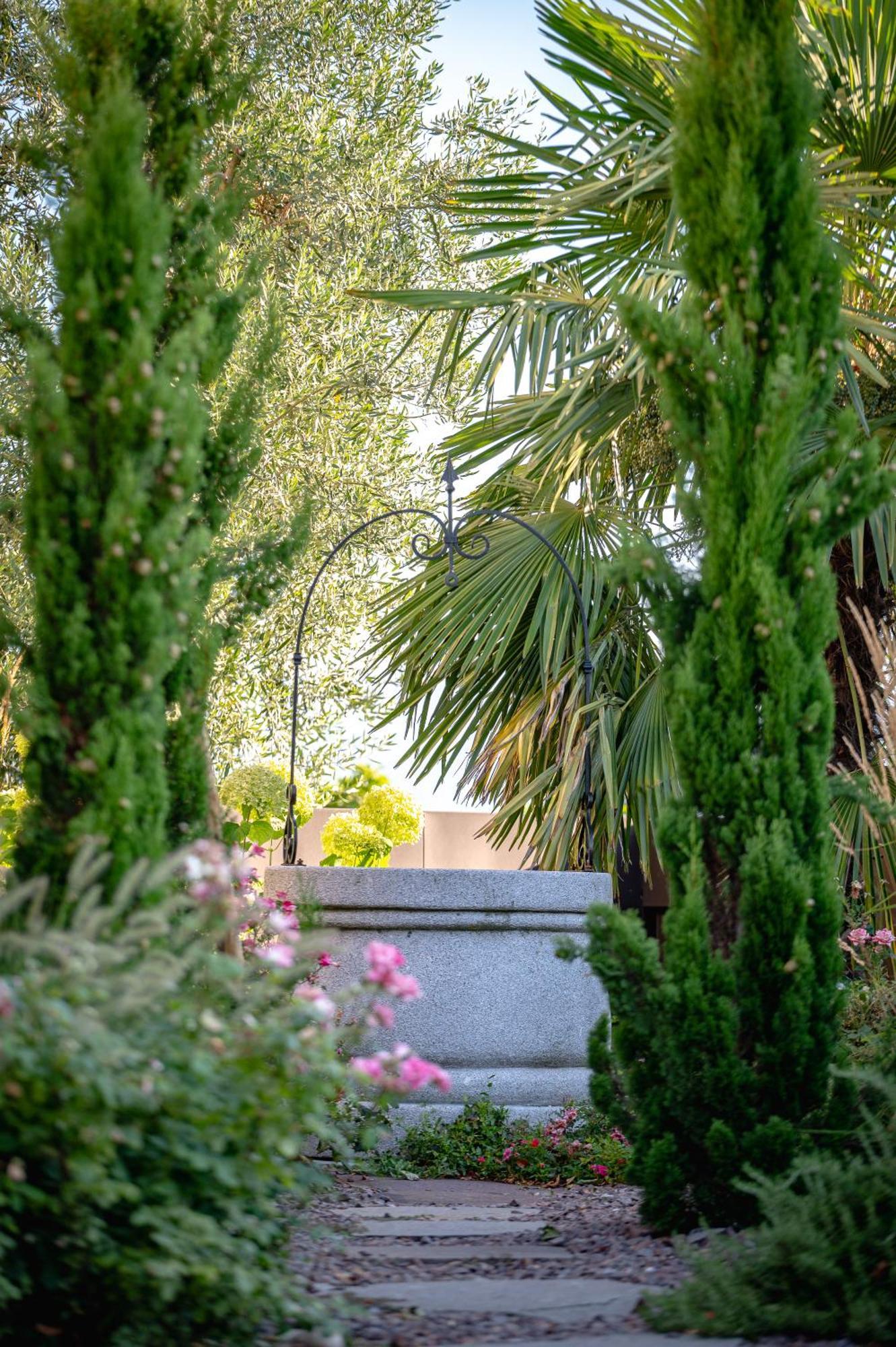 Garni Hotel Peterlinhof Caldaro Exterior photo